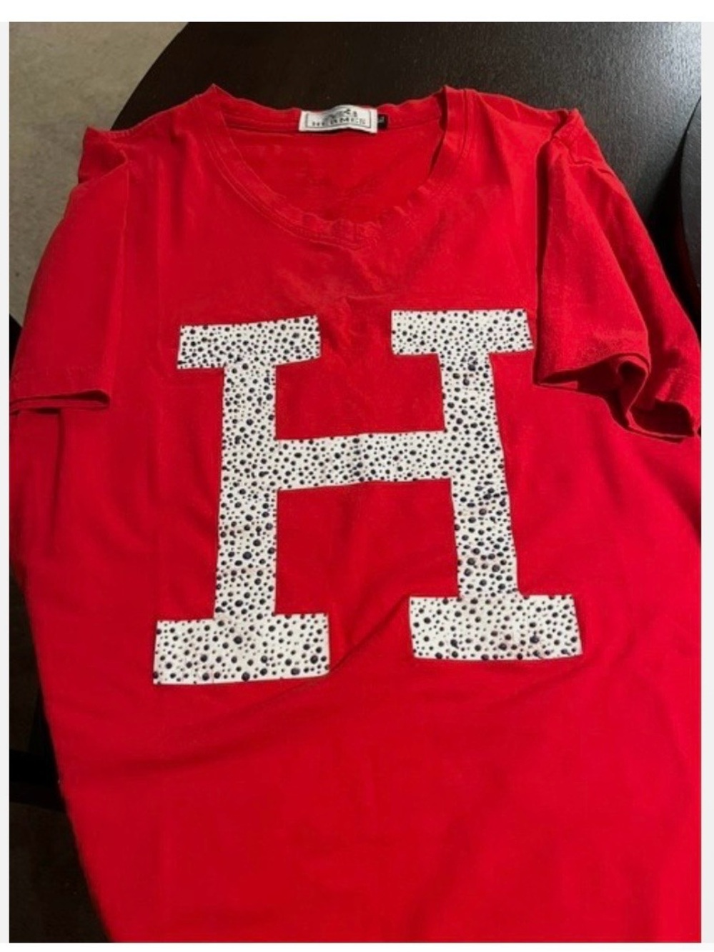 Authentic Hermès Women’s Red V Neck T-Shirt Red H Logo Size XL (runs small)